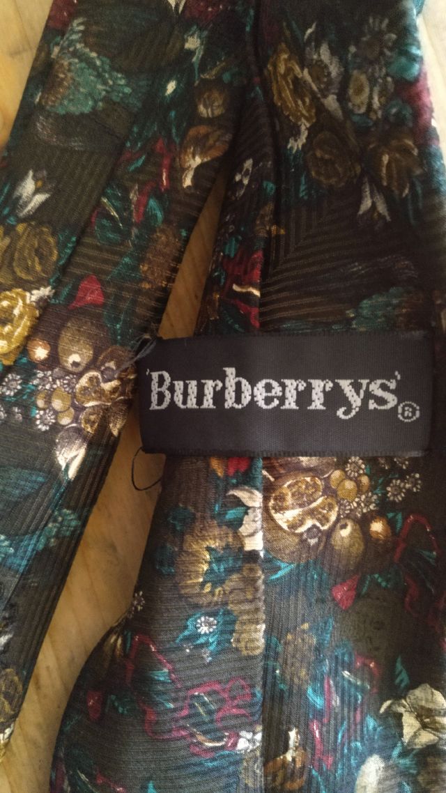 Corbata Burberry Seda Flores Pájaros