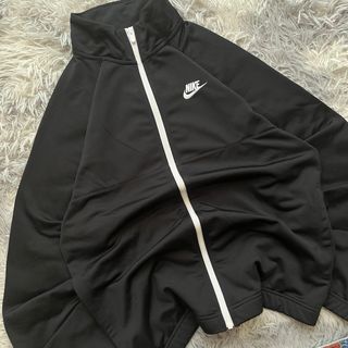 Chaqueta Nike Negra y Blanca