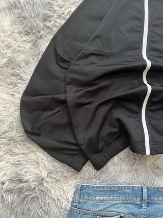 Chaqueta Nike Negra y Blanca