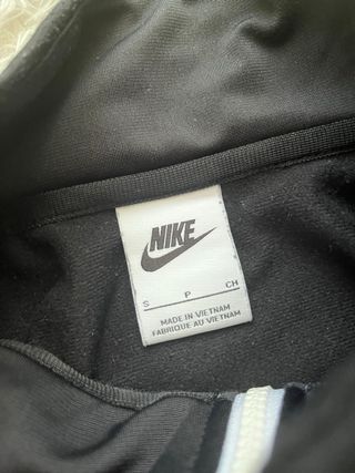 Chaqueta Nike Negra y Blanca