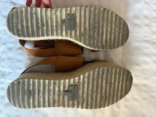 Sandalias de plataforma con flecos