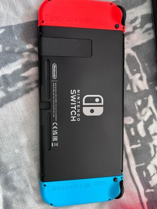 Nintendo Switch + 2 mandos + Juego + Complementos