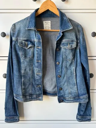 Chaqueta vaquera Bershka azul talla M