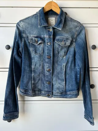 Chaqueta vaquera Bershka azul talla M