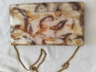 Bolso de mano con cadena