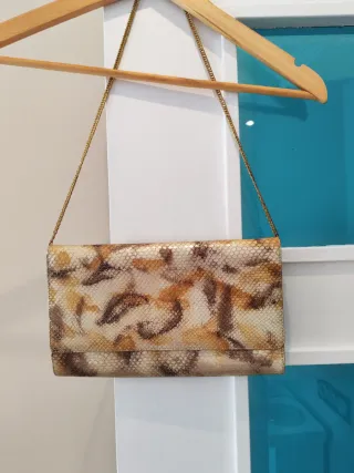 Bolso de mano con cadena