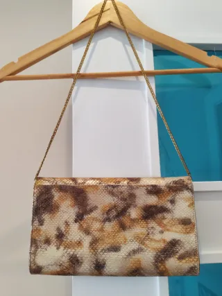 Bolso de mano con cadena