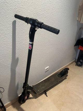 Patinete eléctrico negro