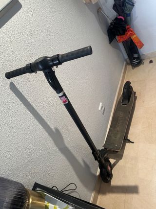 Patinete eléctrico negro