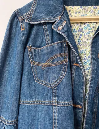 Cazadora vaquera Breshka forro flores