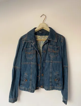 Cazadora vaquera Breshka forro flores