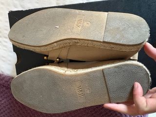 Mocasines Zara Mujer Beige con Hebilla Dorada