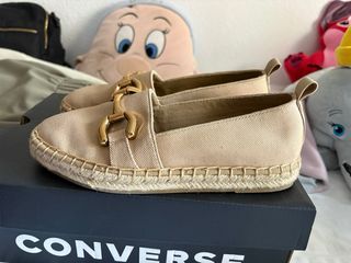 Mocasines Zara Mujer Beige con Hebilla Dorada