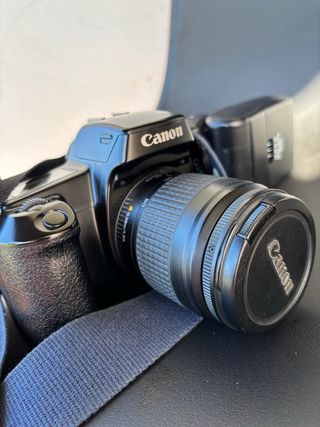 Cámara Canon con flash