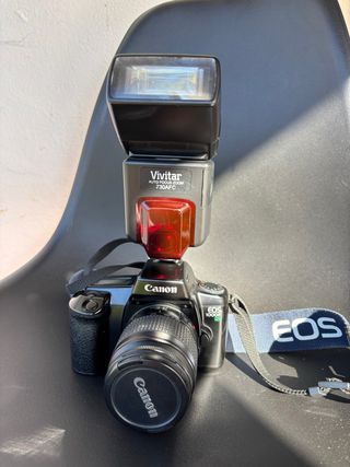 Cámara Canon con flash