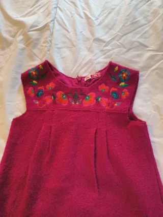 Vestido rosa bordado niña 3- 4 años (102cm)