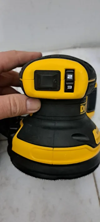 Lijadora Dewalt XR Brushless + Batería + Cargador