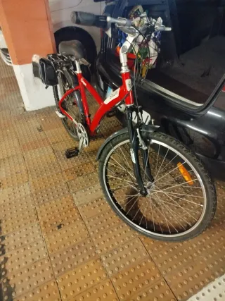 Bicicleta de paseo Btwin Roja