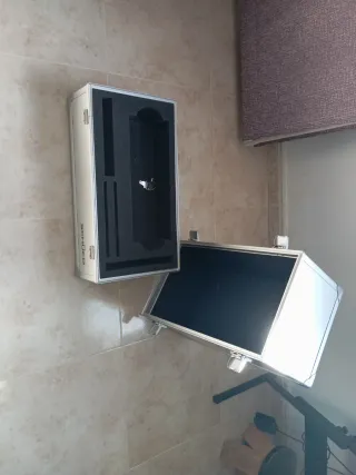 Maletín de aluminio plateado