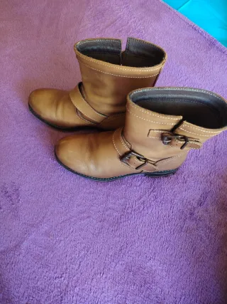 Botas marrones con hebillas