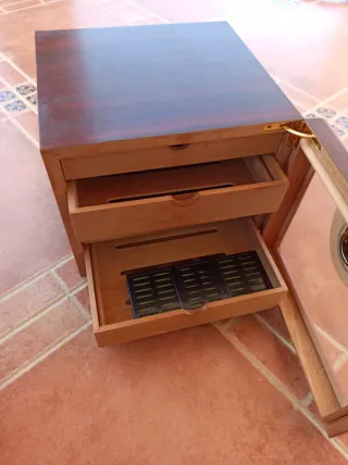 Humidor de puros de madera con higrómetro