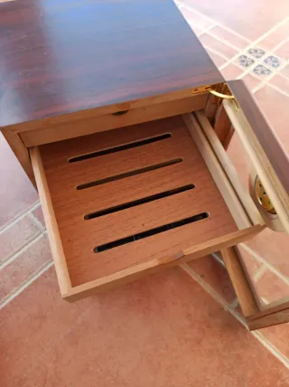 Humidor de puros de madera con higrómetro