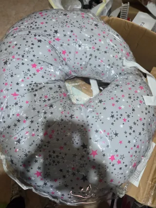 Cojín de lactancia con estrellas