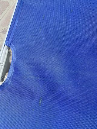 Sdraio pieghevole blu e argento