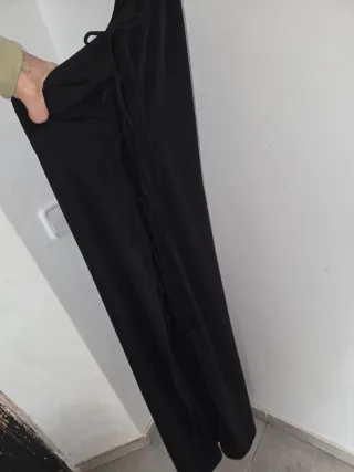 Vestido largo negro con raja