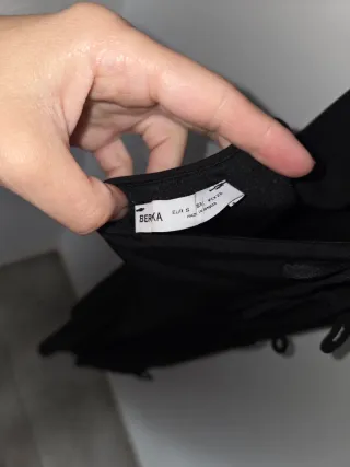 Vestido largo negro con raja