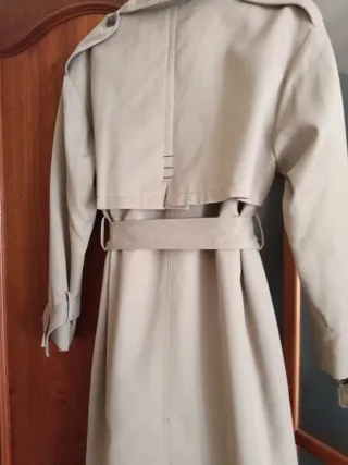 Gabardina Stradivarius caqui verdoso Talla S