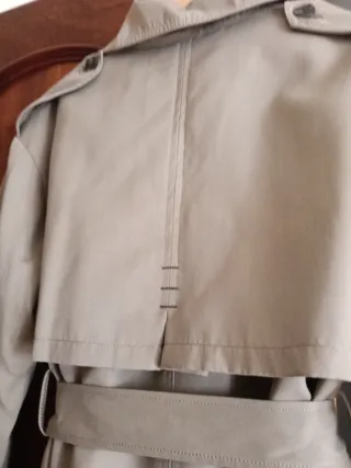 Gabardina Stradivarius caqui verdoso Talla S