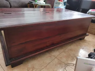 Mesa de centro de madera con cajones