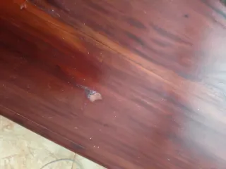 Mesa de centro de madera con cajones