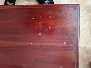 Mesa de centro de madera con cajones