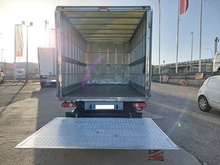 IVECO Daily  doble rueda con Trampilla2023