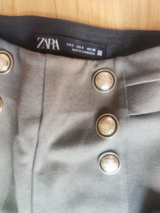Pantalón Zara botones verde militar