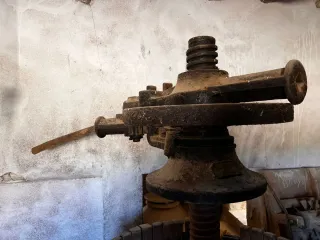 Prensa de vino antigua