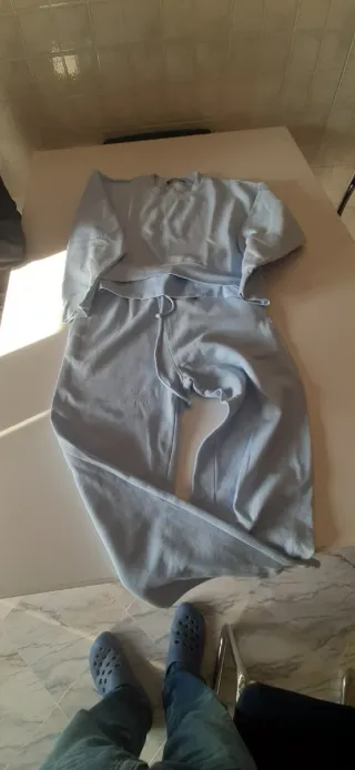 Tuta con pantalaccio celeste