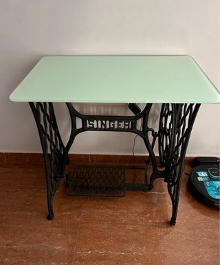 Mesa vintage maquina de coser Singer restaurada