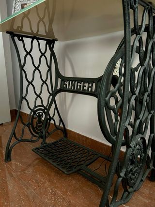 Mesa vintage maquina de coser Singer restaurada