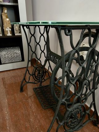Mesa vintage maquina de coser Singer restaurada