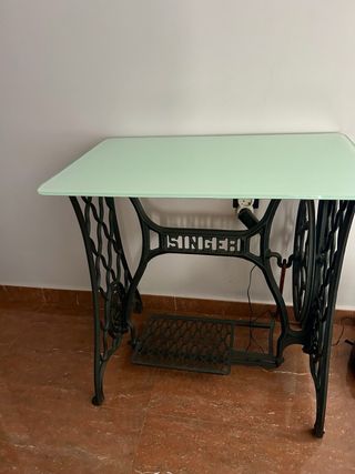 Mesa vintage maquina de coser Singer restaurada