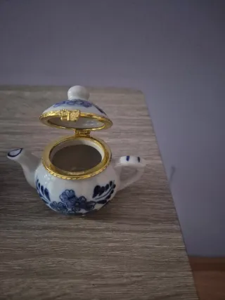 Scatole di ditali, piccole scatole di porcellana, in legno, c