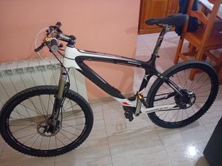 Bicicleta MTB Carbono Adventurer