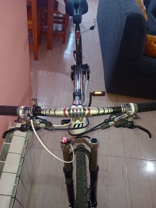 Bicicleta MTB Carbono Adventurer