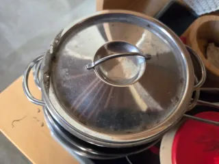 Cocina Ikea niños y menaje