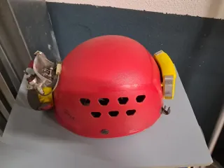 Casco Montaña y Espeleología