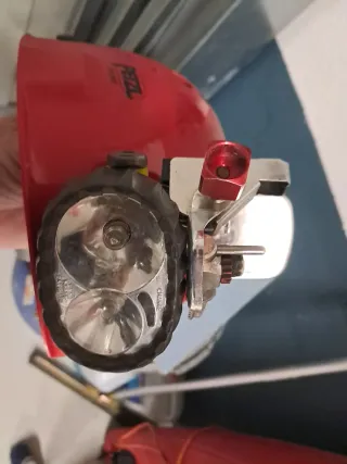 Casco Montaña y Espeleología