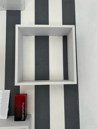 Due scaffali sospesi Ikea 20